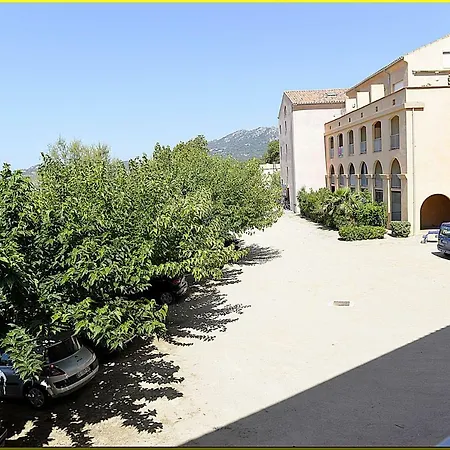 Апартаменты Pieds Dans L'eau